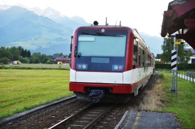 Elektrikli tren demiryolu