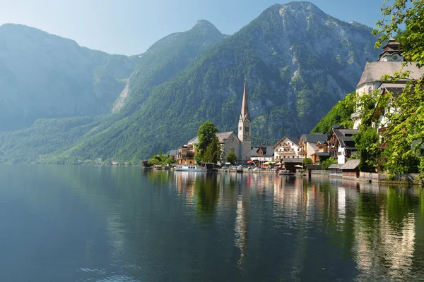 Village on lake shore — Stock Photo, Image