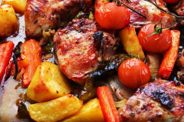 tavada tavuk ve sebze