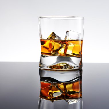Buzlu viski.