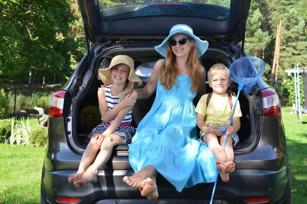 Mother and her children — Stock Photo, Image