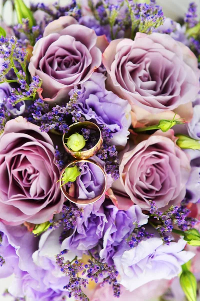 Bouquet de fleurs violettes — Photo