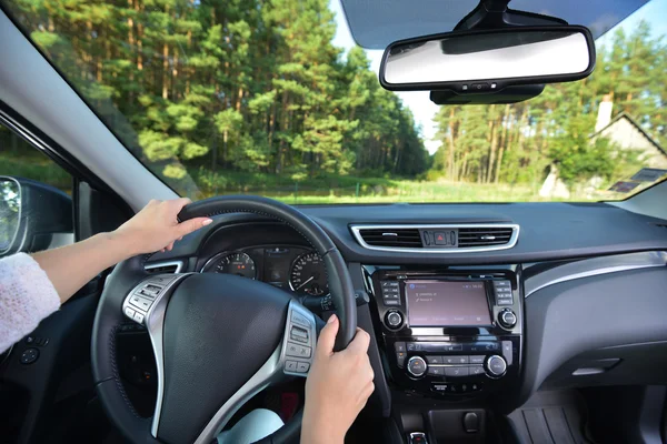 Woman driving car. steering wheel view — Stock Photo, Image