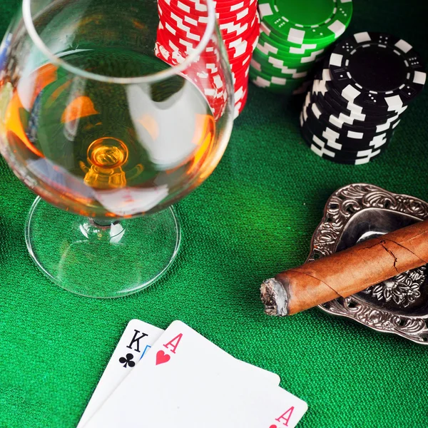 Drink, cigar and playing cards — Stock Photo, Image