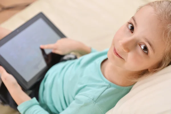 Chica con la PC tableta — Foto de Stock