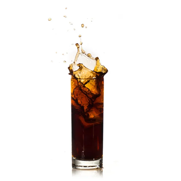 Cola med isbitar — Stockfoto