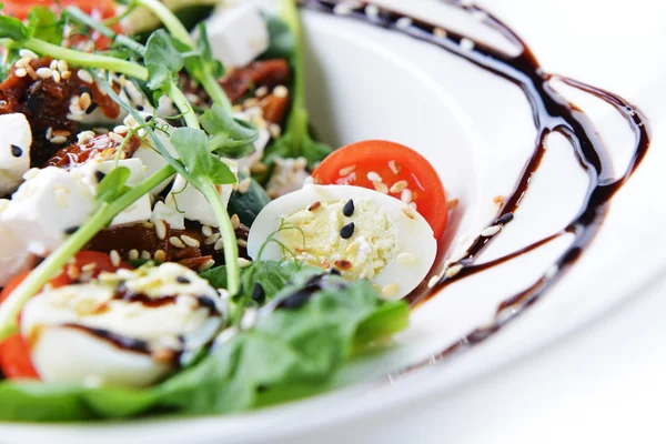 Salad with vegetables and meat — Stock Photo, Image