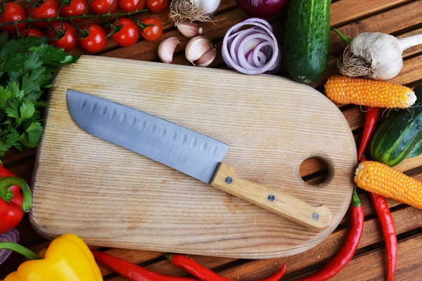 Fresh vegetables with knife — Stock Photo, Image