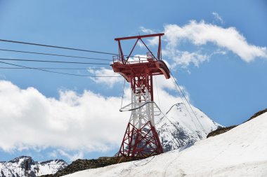 Teleferik, karlı dağlar