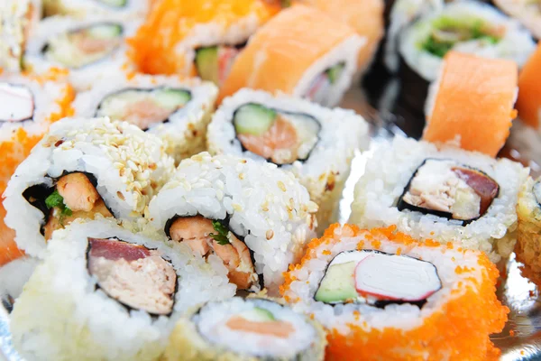 Deliciosos rolos de sushi — Fotografia de Stock