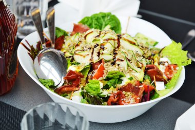 Tabakta lezzetli salata