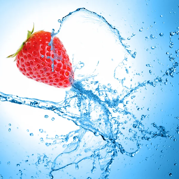 Ripe red strawberry in water — Stock Photo, Image