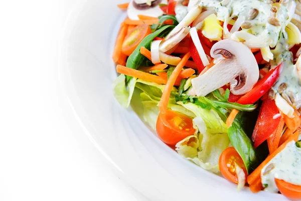 Pilzsalat mit Salat — Stockfoto