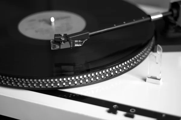 Giradischi con disco in vinile primo piano — Foto Stock