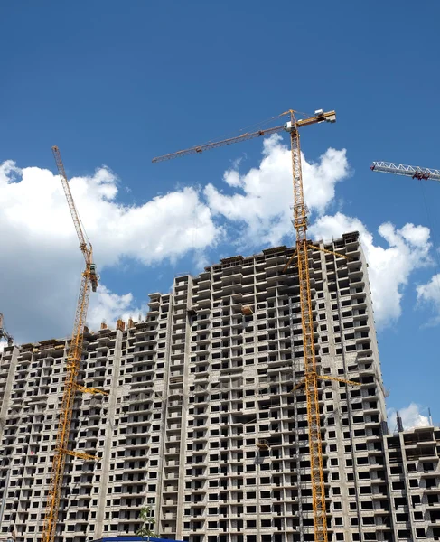 Construção de edifício de apartamento moderno — Fotografia de Stock