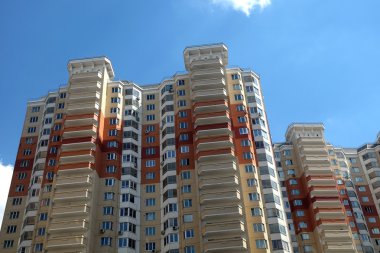 Modern apartmanlar üst bölümünde