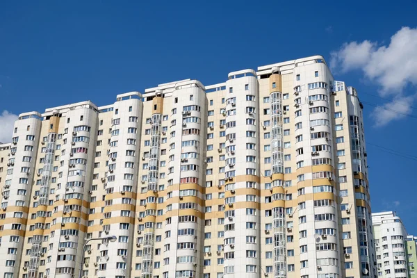 Fachada de modernos edifícios de apartamentos — Fotografia de Stock
