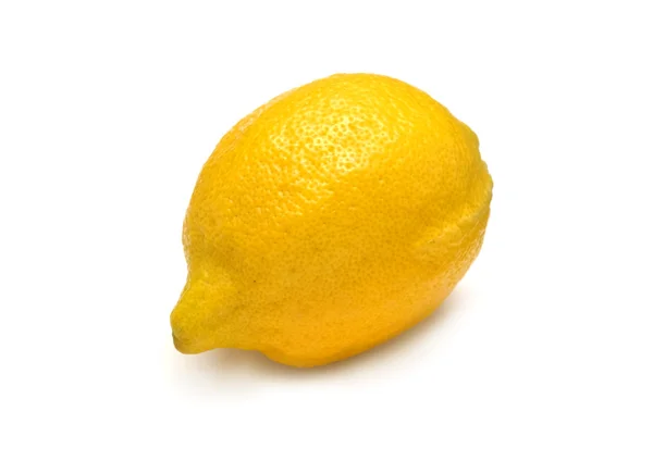 Спелый лимон, выделенный на белом крупном плане — стоковое фото