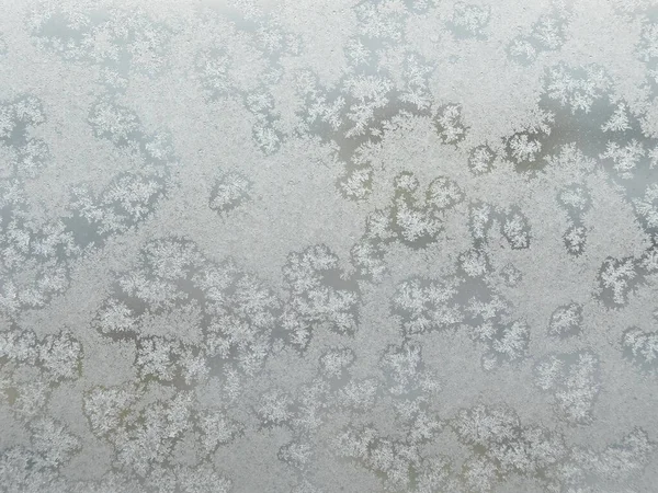 Φυσικό Φόντο Λευκό Παγωνιά Τήξης Στο Παγωμένο Τζάμι Του Παραθύρου — Φωτογραφία Αρχείου