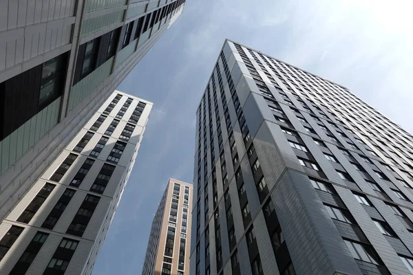 Hög Botten Upp Perspektiv Syn Moderna Staden Skyskrapa Byggnader Med — Stockfoto