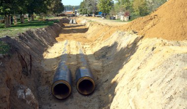 Yeni su boruları bir yere montaj