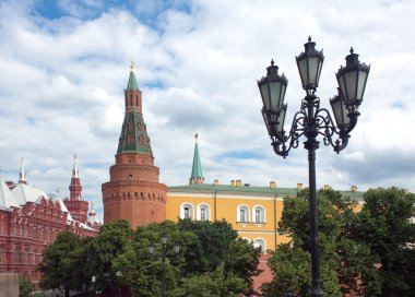 Moskova kremlin duvarı ve alexander bahçede kule