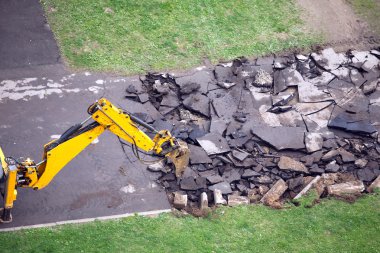 eski asfalt yol yol inşaat makine çalışmaz
