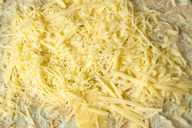 İştah açıcı pide zemin ve dilimlenmiş peynir portre