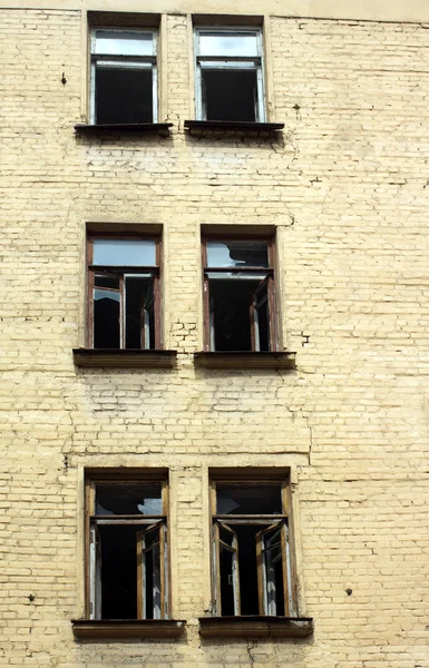 Verlassenes unbewohntes Haus vor Renovierung — Stockfoto