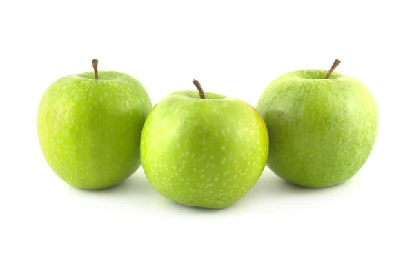 Ripe green apples isolated on white closeup — Stock Photo, Image