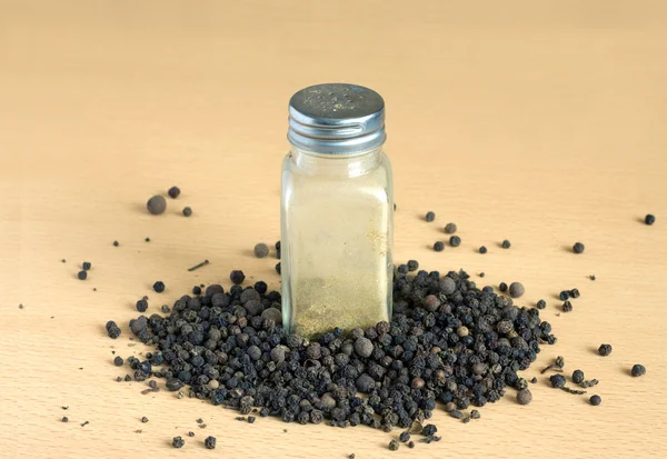 Black pepper and glass jar  with spice — Stock Photo, Image