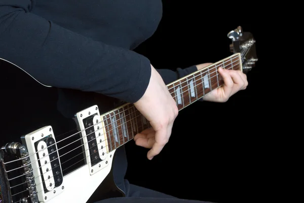 Ragazza musicista suona la chitarra elettrica nera — Foto Stock