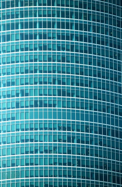 Moderne immeuble de bureaux mur de verre vue de face close-up — Photo