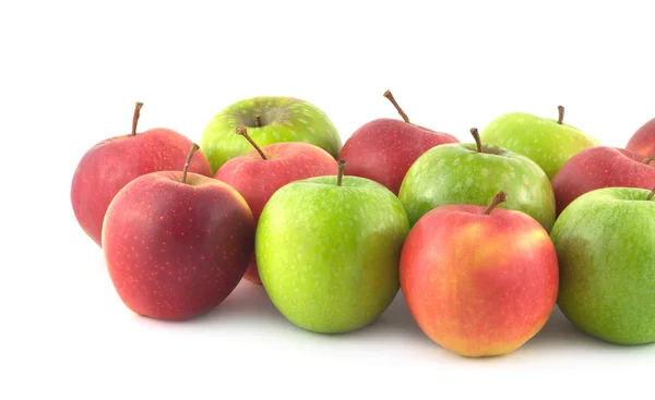 Kolor na białym tle zbliżenie dojrzałe jabłka — Zdjęcie stockowe