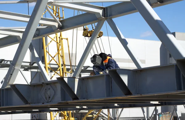 Elektrikli kaynak işçisi metal konstrüksiyon kaynak