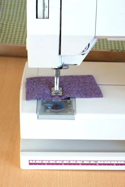 Máquina de coser eléctrica primer plano interior — Foto de Stock