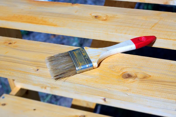 Brush lying on a painted wooden shelving surface — Stock Photo, Image