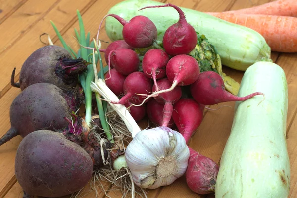 Bodegón con raíces frescas verduras primer plano — Foto de Stock