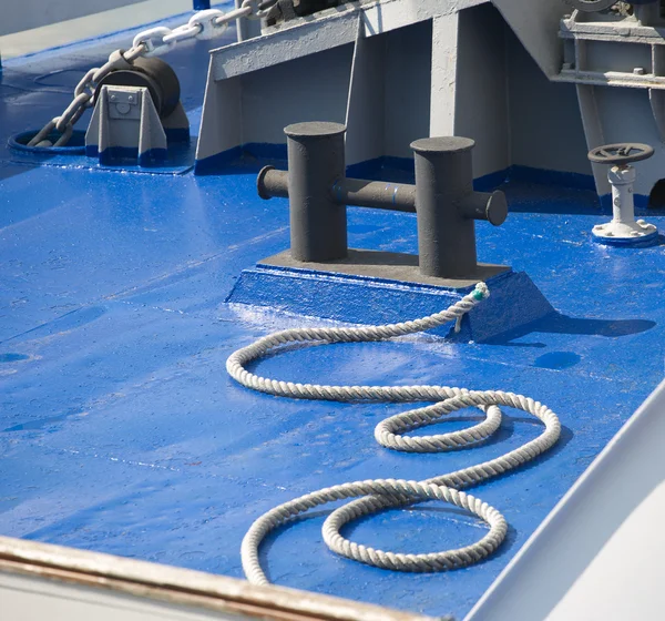 Hemp rope lying on the ship deck — Stock Photo, Image