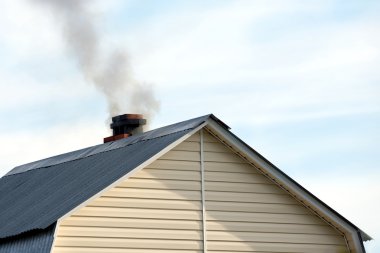 Kır evi duman boru ile üst bölümünde
