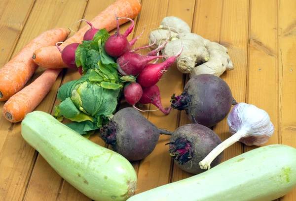 Bodegón con raíces frescas verduras primer plano —  Fotos de Stock