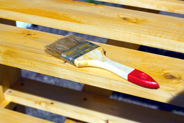 Brush lying on a painted wooden shelving surface — Stock Photo, Image