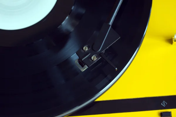 Turntable with vinyl record closeup — Stock Photo, Image