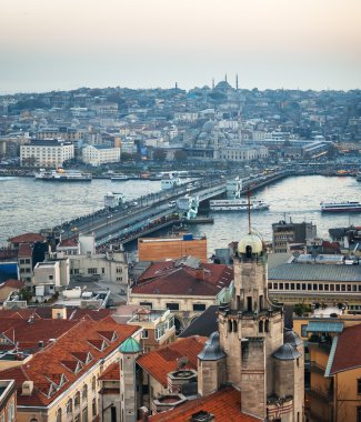 Galata Kulesi, İstanbul ve Türkiye 'den Altın Boynuz' un panoramik manzarası.