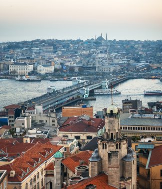 Galata Kulesi, İstanbul ve Türkiye 'den Altın Boynuz' un panoramik manzarası.