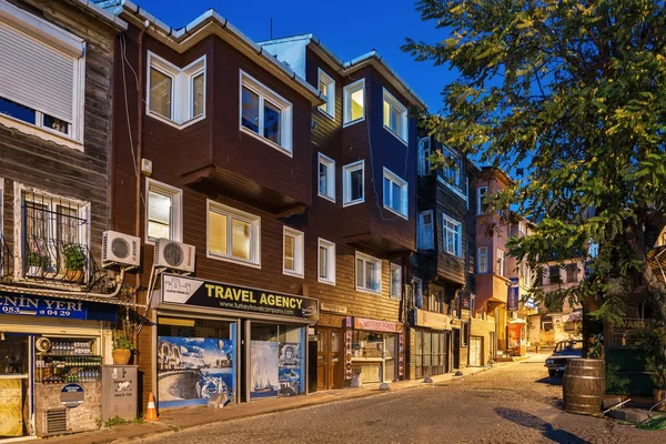 Туреччина. Стамбул. Апартаменти Султанахмет. Старий дерев'яний будинок на вузькі вулиці в районі Султанахмет — стокове фото