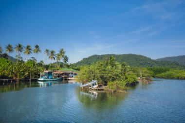 Tayland, Ko Chang. Tayland tropikal ada, Koh Chang. Balıkçı köyü.