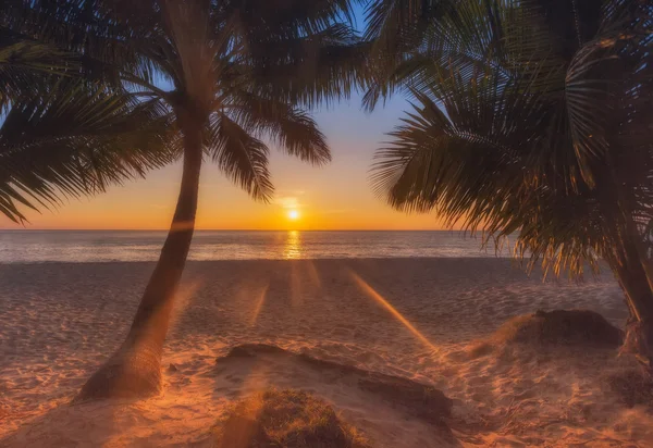 Thailand. Koh Chang island. Sunset on the beach White Sand Beach. — Stock Photo, Image