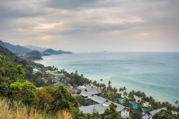 Thailand, Ko Chang. Thailand tropische eiland van Koh Chang. Observatie dek witte zand strand. — Stockfoto