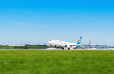 Uluslararası havaalanında Borispol uçak çıkartıyor.